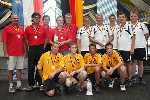 hinten links: 2. Rang: EC Ebra-Aiterhofen - 3. Rang: EC Garham - vorne 1. Rang: EC Surheim