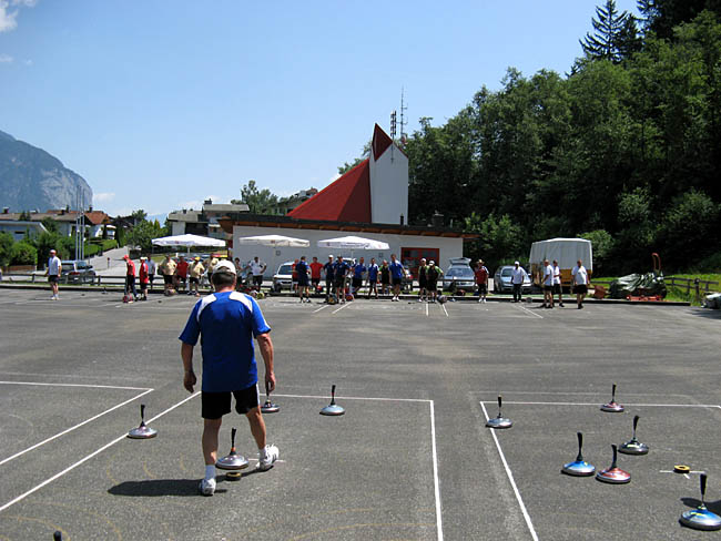 Die enorme Hitze machte den Sportlern stark zu schaffen. Messungen am Asphalt ergaben 60 Grad Celsius