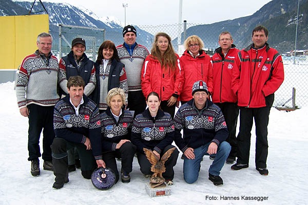 die 3 Erstplatzierten: links: EV Kundl - rechts: ESC Axams - vorne: SV Raika Lngenfeld